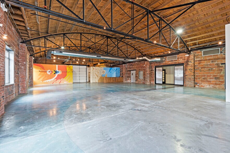 More Photos Of 1814 Oak St, Kansas City General Retail For Lease