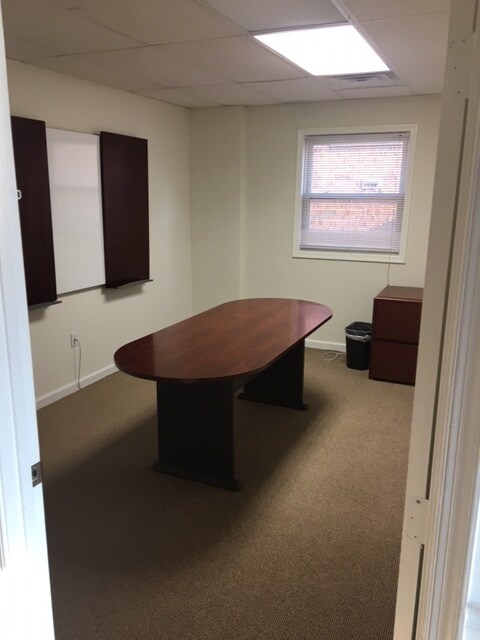 More Photos Of 10090 Main St, Fairfax Office For Lease
