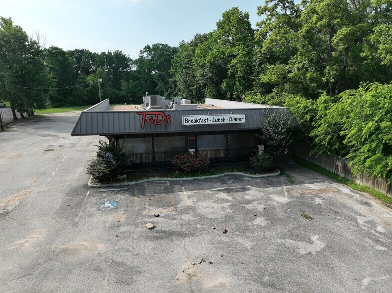 More Photos Of 1000 W Main St, Tomball Restaurant For Lease