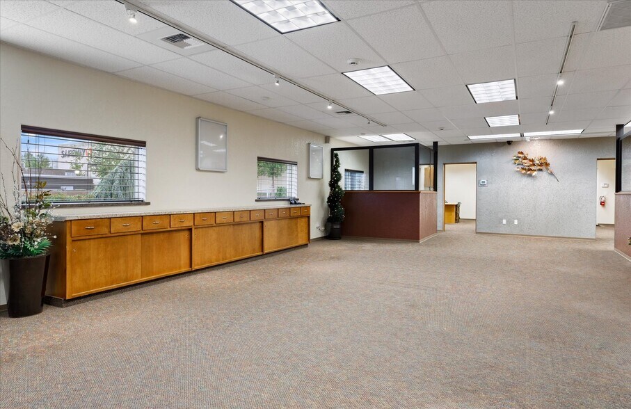 More Photos Of 1421 SW Barlow St, Oak Harbor General Retail For Sale