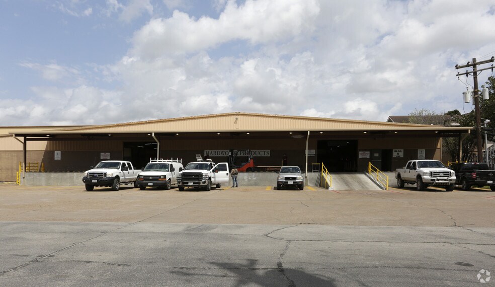 More Photos Of 1585 W Sam Houston Pky N, Houston Showroom For Lease