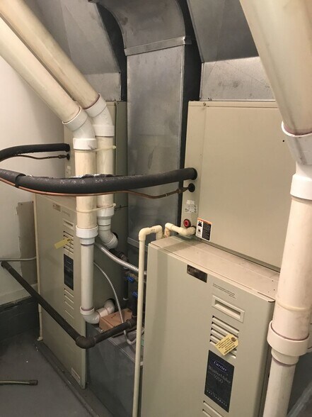 More Photos Of 820 Bridgeview N, Saginaw Office For Sale