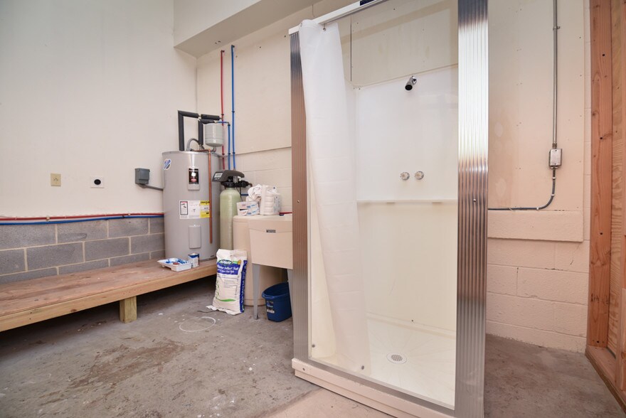 More Photos Of 220 S Maple St, Kutztown Warehouse For Sale