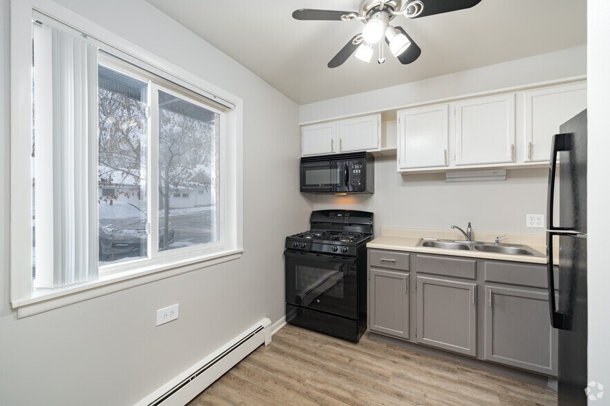 More Photos Of 211 N Lincolnway, North Aurora Apartments For Sale