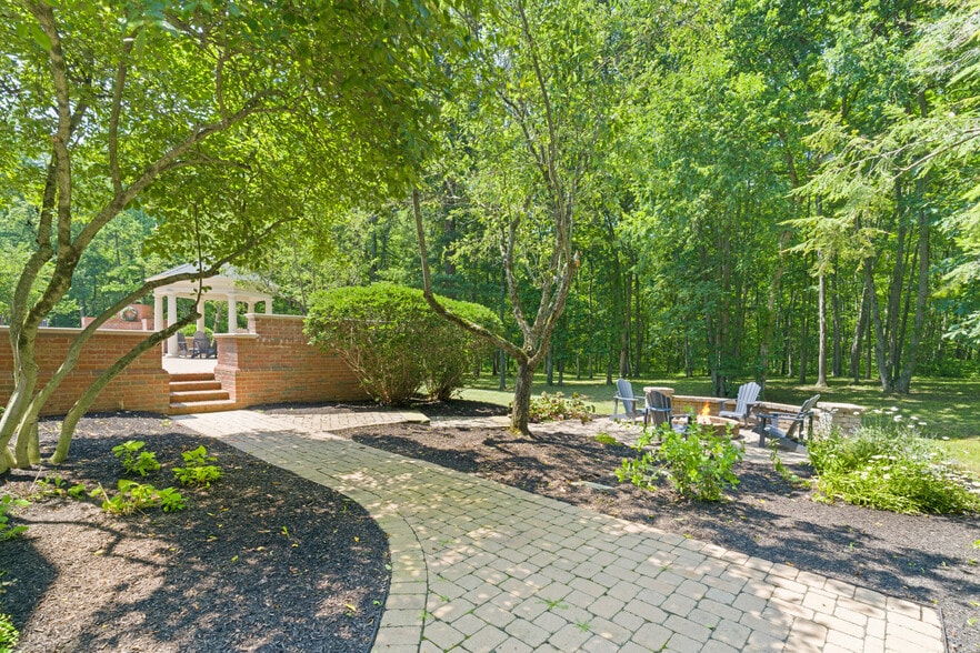 More Photos Of 5455 Plantation Rd, Sunbury Lodge Meeting Hall For Sale