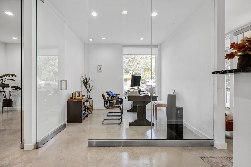 More Photos Of 2208 Lake Austin Blvd, Austin Office Residential For Sale