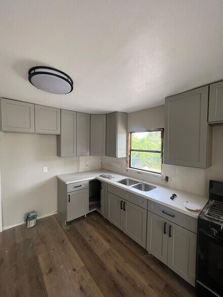 More Photos Of 7609 Shotwell St, Houston Apartments For Sale