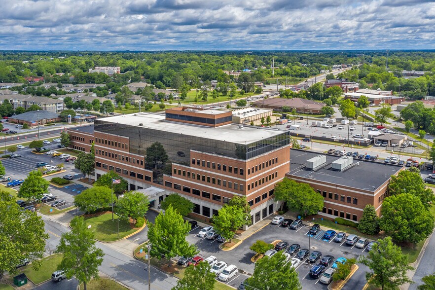 More Photos Of 2100 Comer Ave, Columbus Medical For Lease