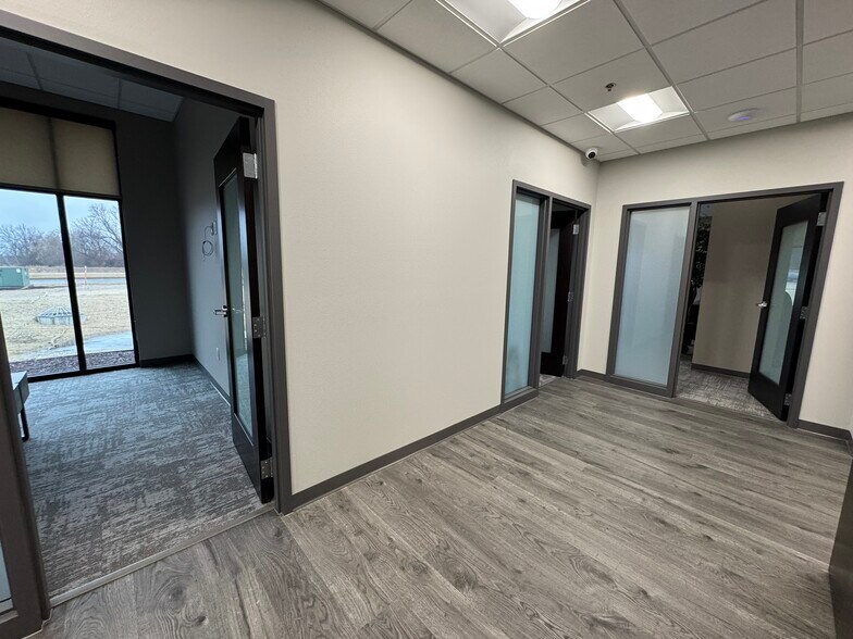 More Photos Of 645 Sandpiper Trl, Cottage Grove Warehouse For Lease