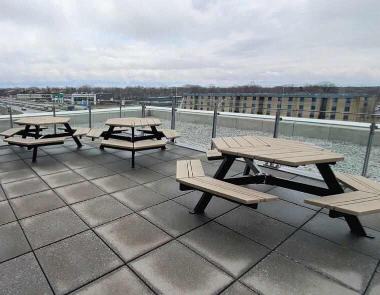 More Photos Of 990 Av de Bourgogne, Québec Medical For Lease