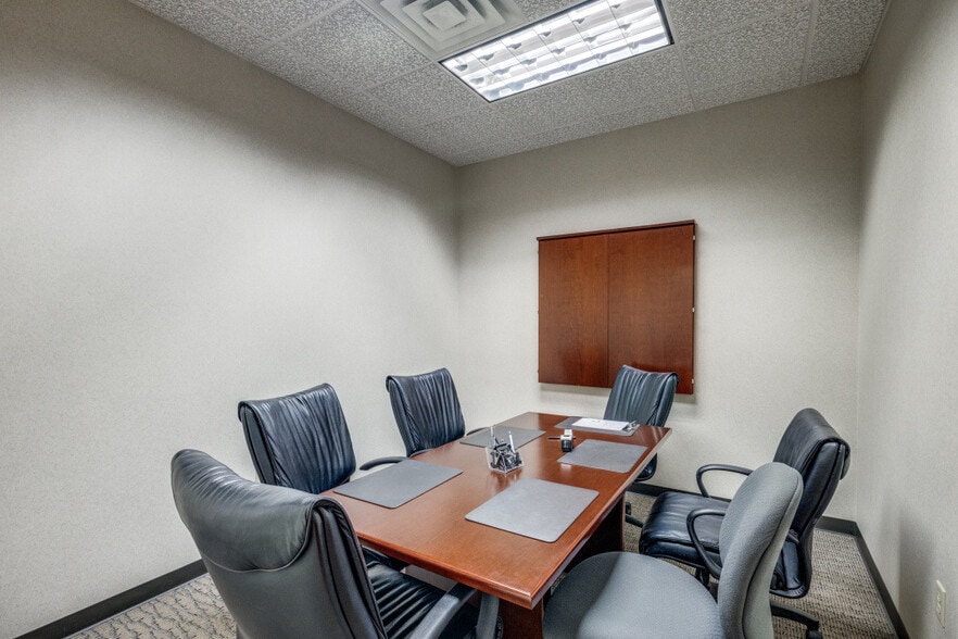 More Photos Of 1900 Country Club Dr, Mansfield Bank For Lease