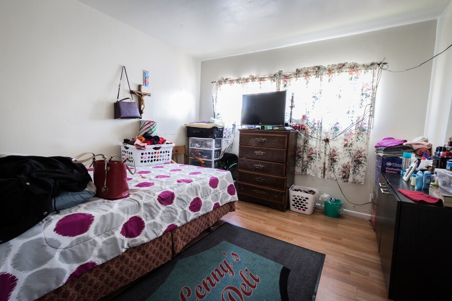 More Photos Of 16650-16658 Woodruff Ave, Bellflower Storefront Retail Residential For Sale