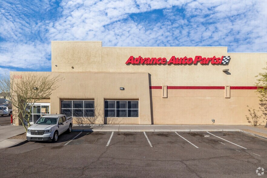 More Photos Of 1202 W University Dr, Mesa Freestanding For Lease