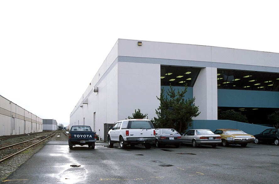More Photos Of 1020-1040 Andover Park W, Tukwila Warehouse For Lease