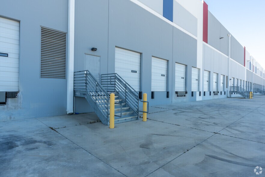 More Photos Of 7180 Badiee Dr, Sacramento Warehouse For Lease
