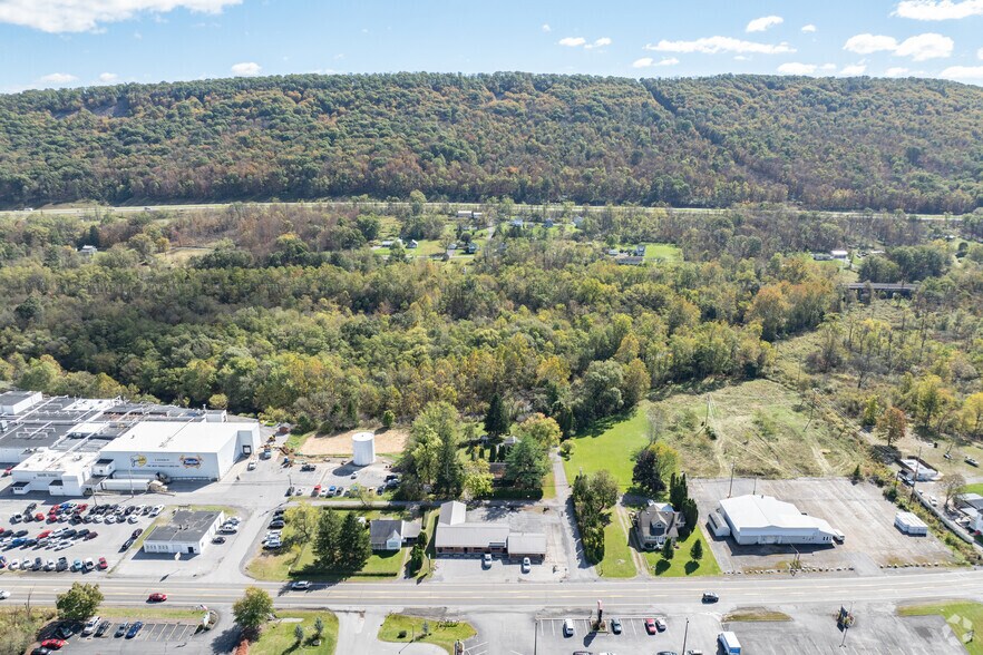 More Photos Of 5523 E Pleasant Valley Blvd, Tyrone Storefront For Sale