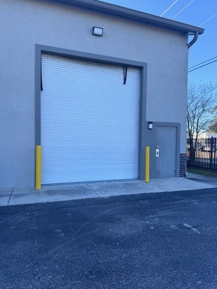 More Photos Of 4415 N Lois Ave, Tampa Warehouse For Lease