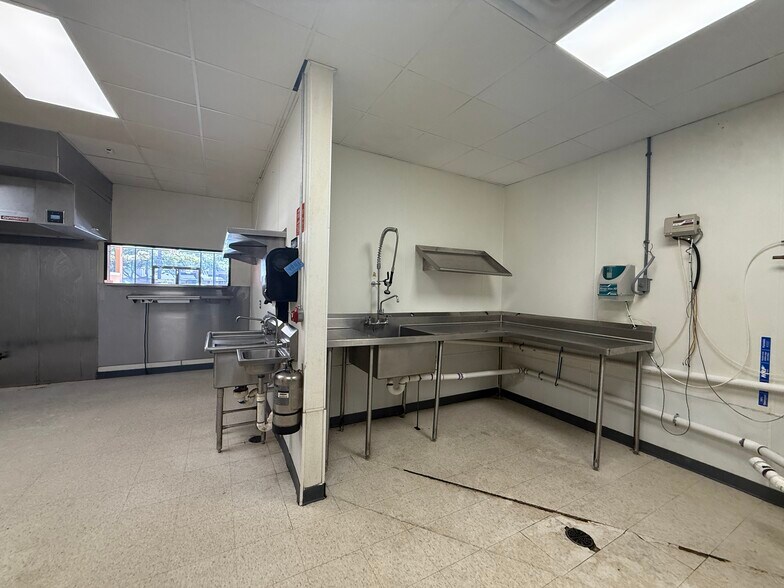 More Photos Of 23020 Highland Knolls, Katy Storefront For Lease