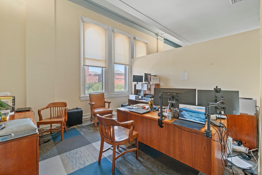 More Photos Of 429 N Eutaw St, Baltimore Office For Sale