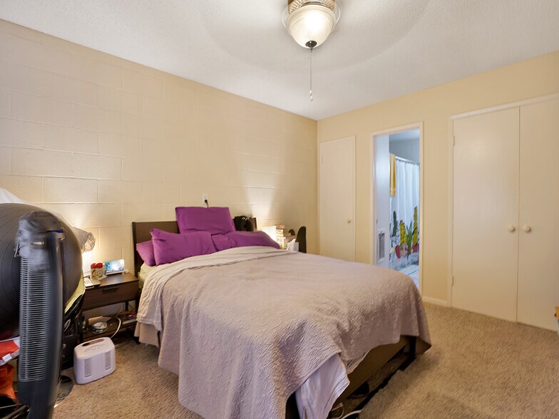 More Photos Of 4124-4126 E Anaheim St, Long Beach General Retail For Sale