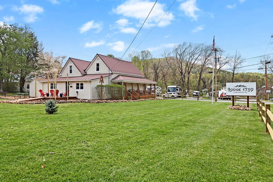 More Photos Of 100 S Railroad Ave, Damascus Apartments For Sale