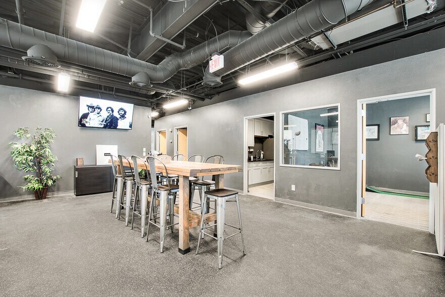 More Photos Of 575 W Chandler Blvd, Chandler Medical For Sale