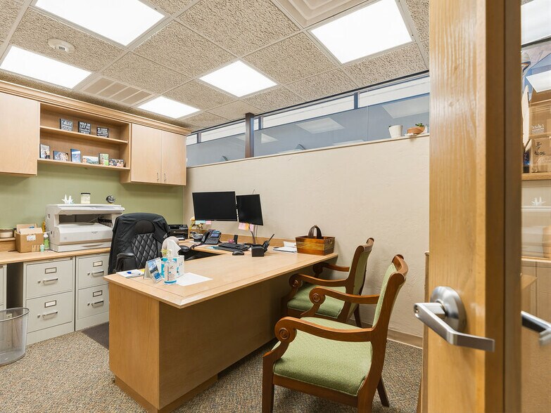 More Photos Of 931 Arlington St, Ada Office For Sale
