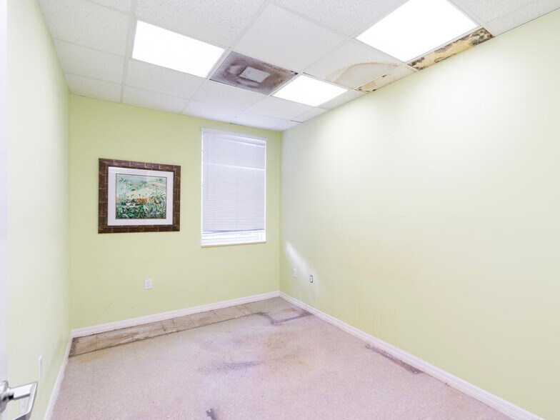 More Photos Of 2500 Douglas Rd, Coral Gables Medical For Lease