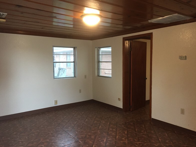 More Photos Of 1618 Pecan Blvd, McAllen Office For Lease