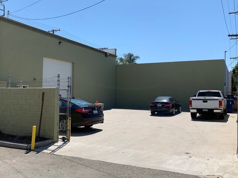 More Photos Of 1125 S Flower St, Burbank Warehouse For Lease