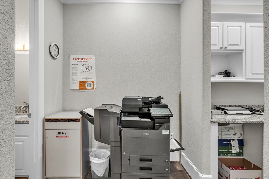 More Photos Of 12262 Queenston Blvd, Houston Unknown For Lease