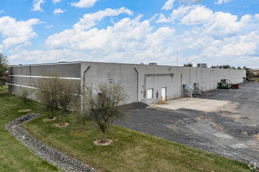 More Photos Of 19 Commerce Dr, Cranbury Warehouse For Lease