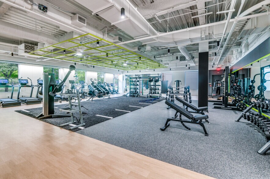 More Photos Of 8900 Freeport Pky, Irving Office For Lease