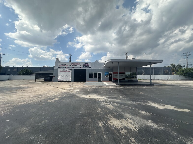 Primary Photo Of 3325 NW 36th St, Miami Auto Repair For Sale