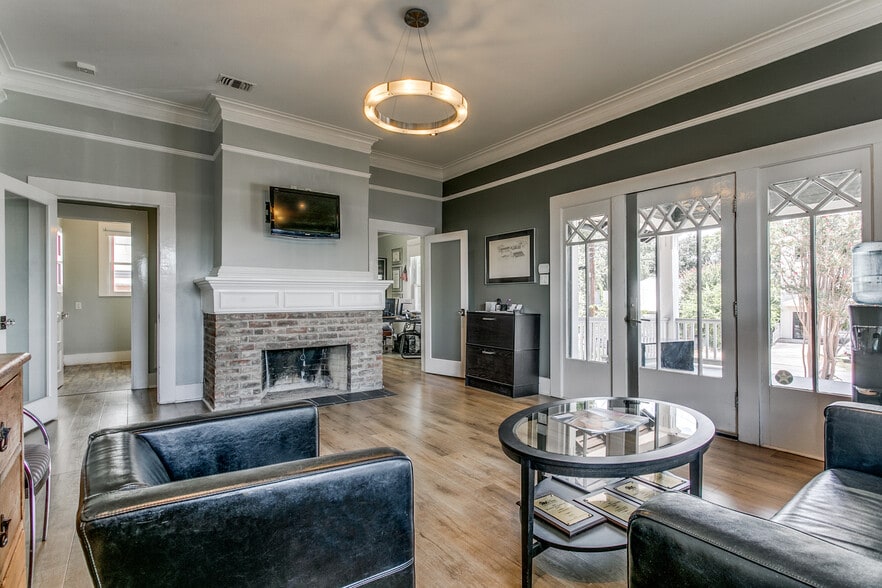 More Photos Of 105 Montclair Ave, San Antonio Medical For Sale