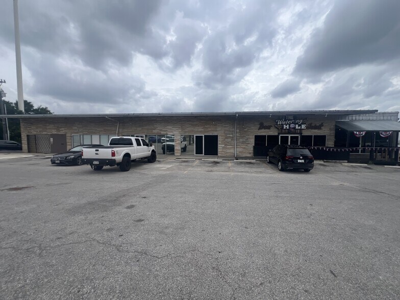 More Photos Of 9809 Fredericksburg Rd, San Antonio Auto Repair For Lease