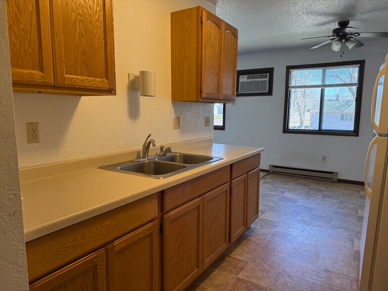 More Photos Of 120-124 E 13th St, Blue Earth Apartments For Sale