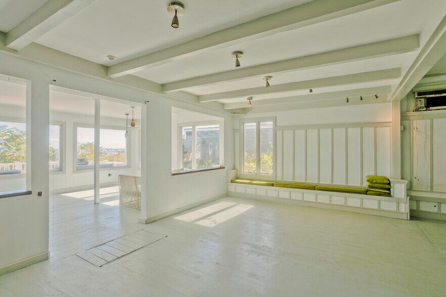 More Photos Of 265 Commercial St, Provincetown Flex For Sale