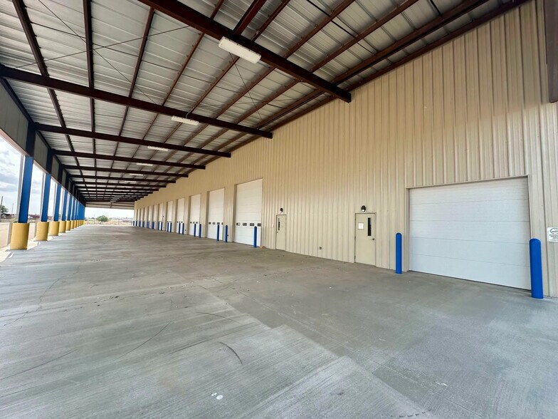 More Photos Of 10420 Interstate 40, Amarillo Warehouse For Lease