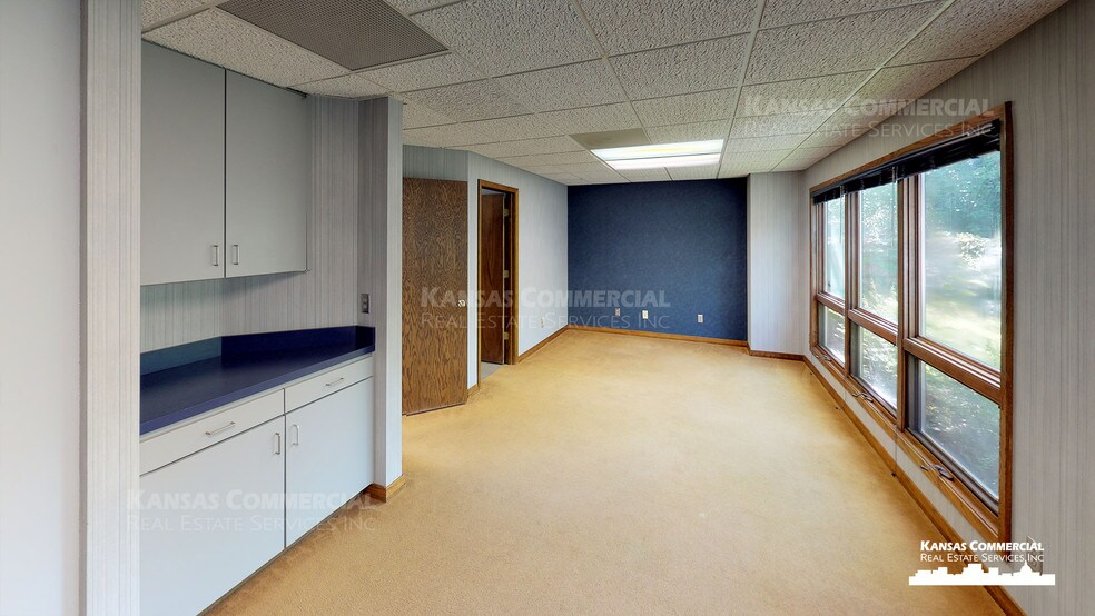 3600 SW Burlingame Rd, Topeka, KS 66611 Office For Sale