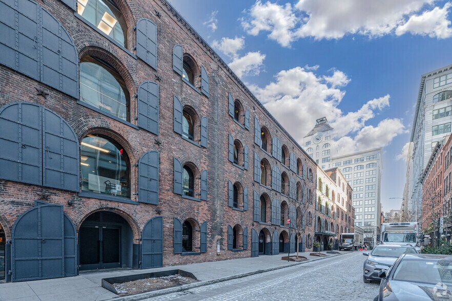 More Photos Of 55 Water St, Brooklyn Office For Lease