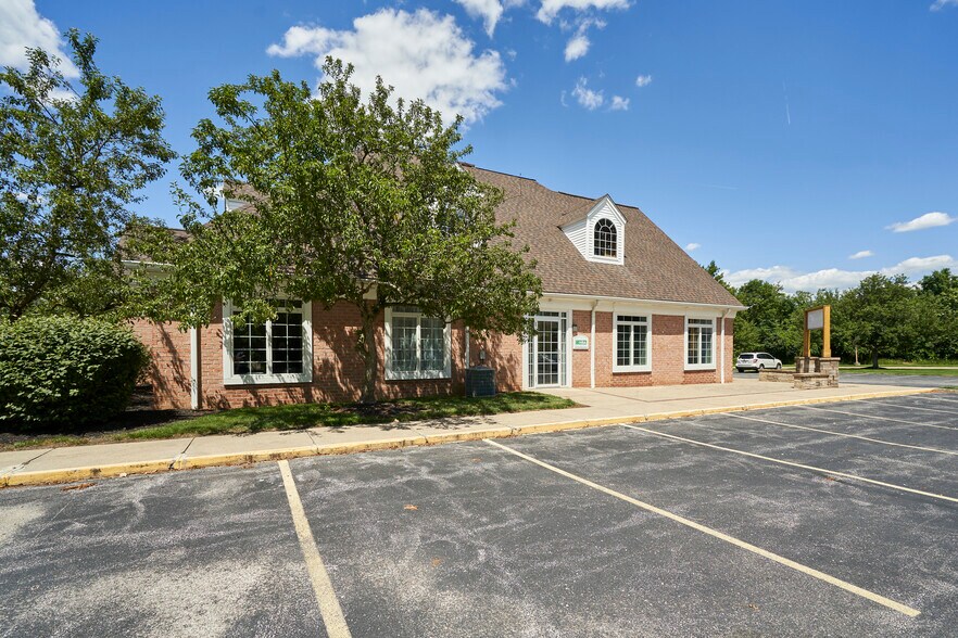 More Photos Of 799 White Pond Dr, Akron Office For Lease