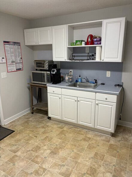 More Photos Of 7122 Beach Dr SW, Ocean Isle Beach Office For Sale