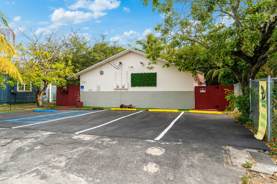 Primary Photo Of 1112 NE 5th Ave, Fort Lauderdale Hospitality For Sale