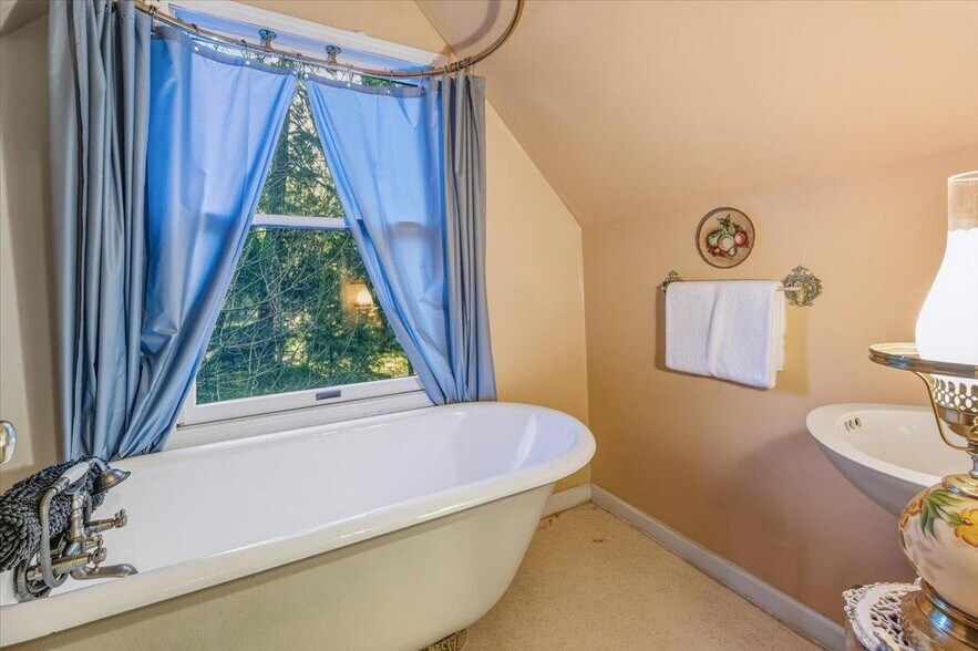 More Photos Of 301-317 S Pine St, Nevada City Hotel For Sale