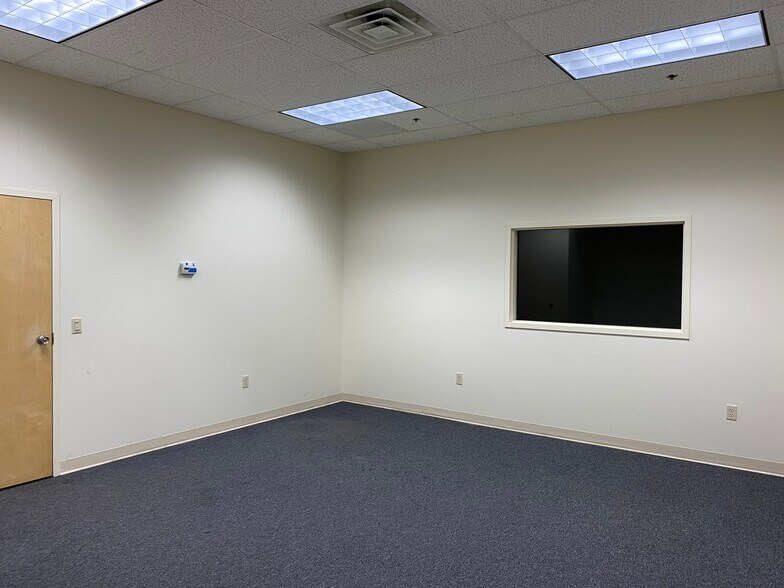 More Photos Of 90 S Park St, Willimantic Warehouse For Lease