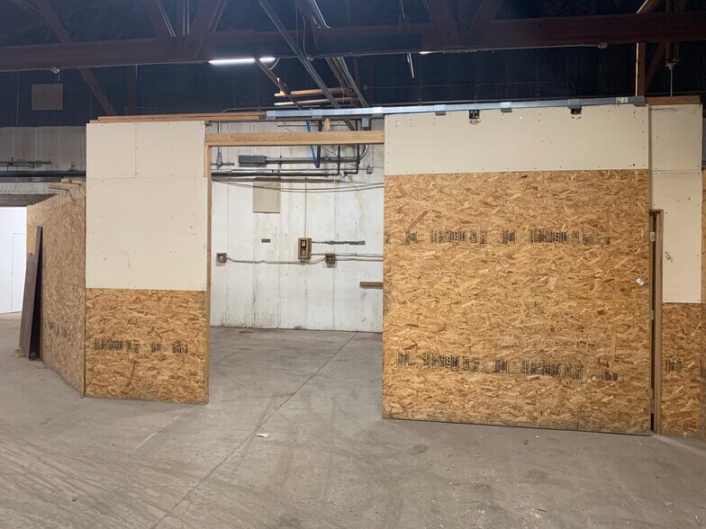 More Photos Of 701 1st St, Farmington Warehouse For Lease