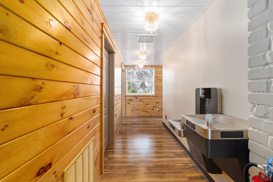 More Photos Of 1703 NE 8th Rd, Ocala Specialty For Sale