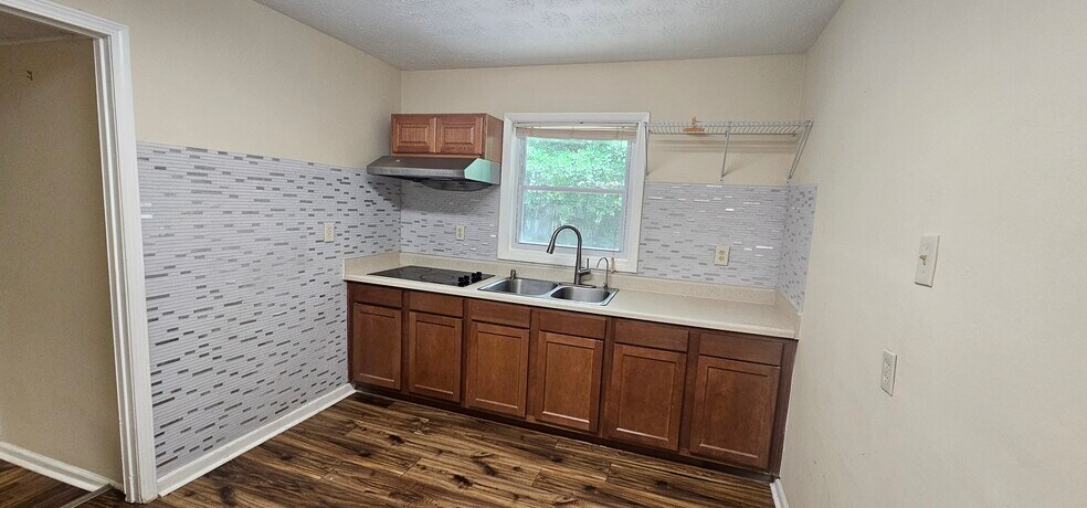 More Photos Of 3223 Shallowford Rd, Atlanta Office For Lease