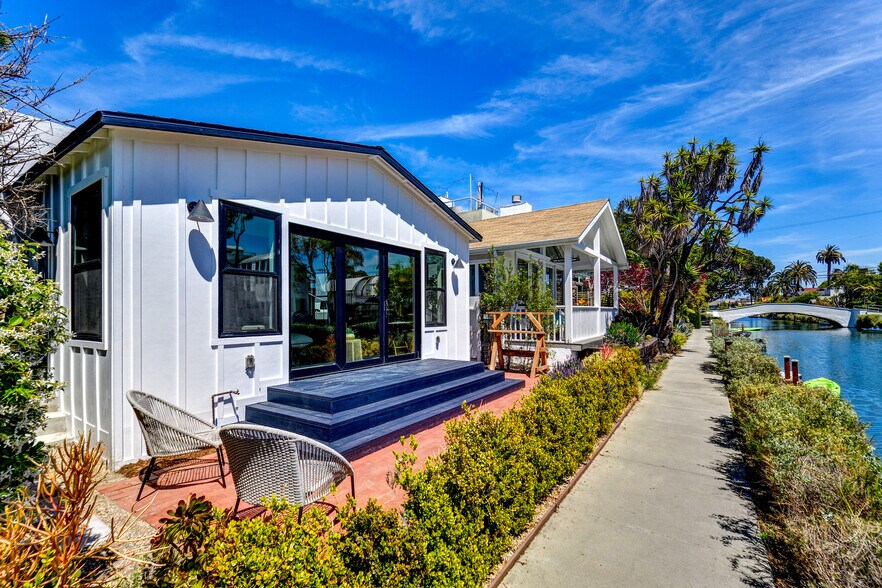 More Photos Of 223 Howland Canal, Venice Multifamily For Sale